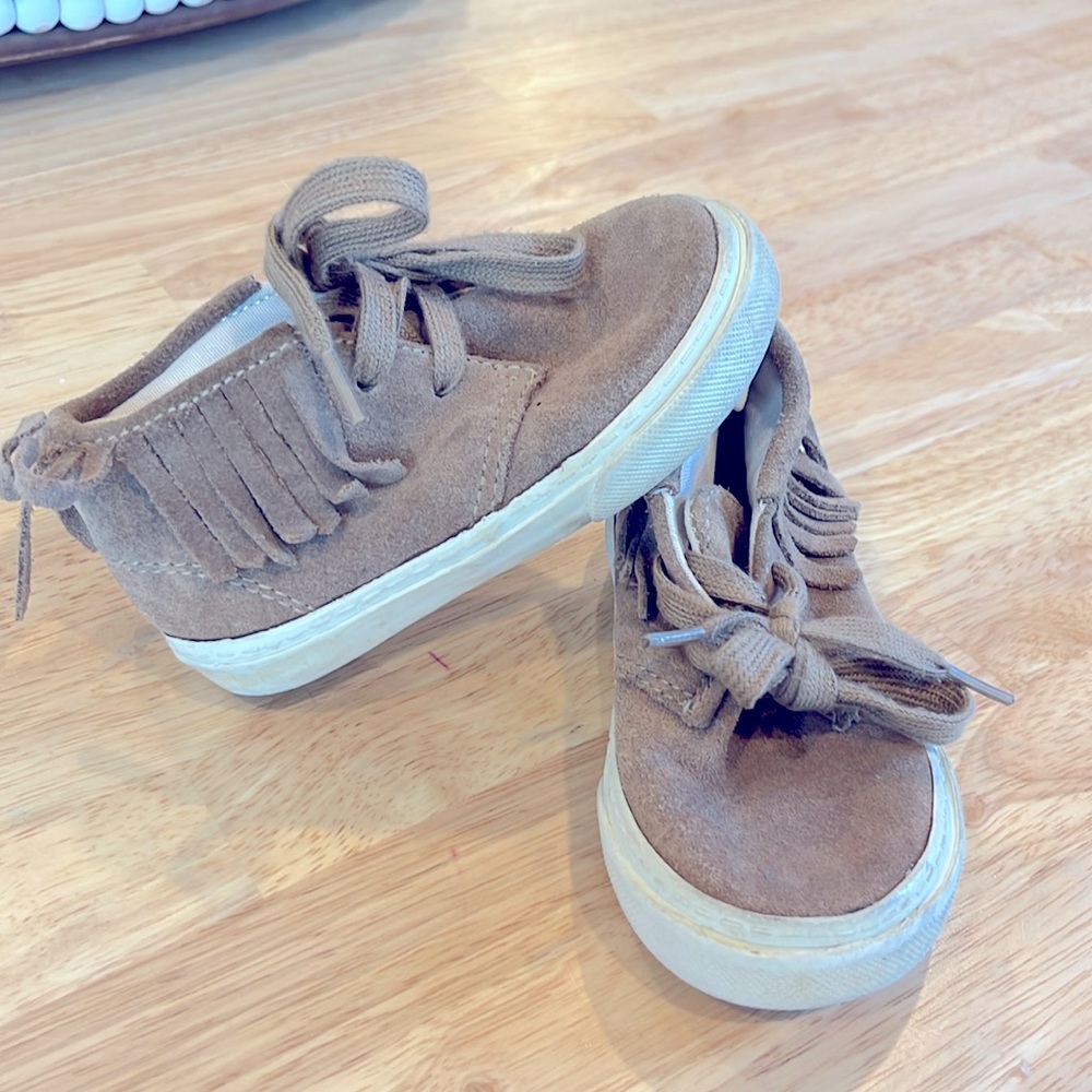 Gap suede lace up fringe sneakers size 6